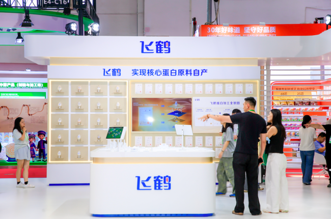 图2：飞鹤核心蛋白原料自产技术展示