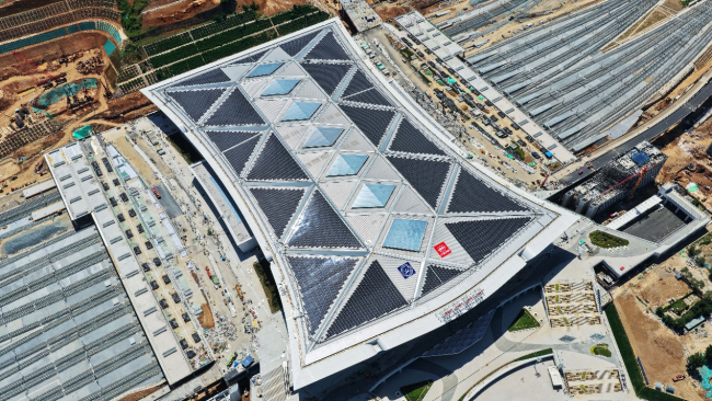 隆基Hi ROOF S发电系统助力西安东站探路“绿电平衡”
