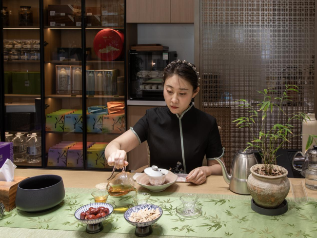 图：小罐茶门店的茶饮体验服务