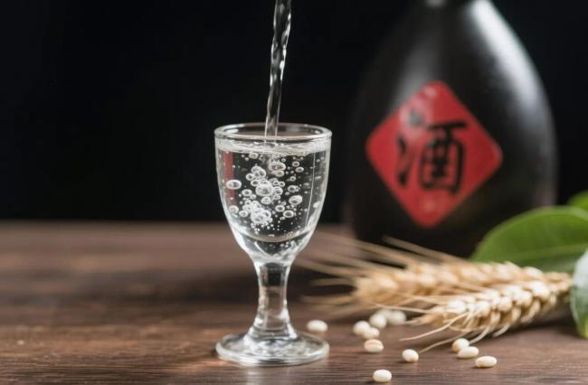 持仓筑底叠加业绩出清，白酒板块三季度拐点行情确立？