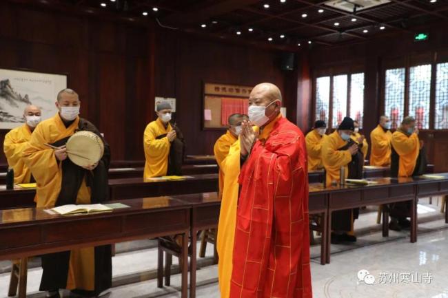 寒山寺全体法师共修同祈祷国泰民安疫消除
