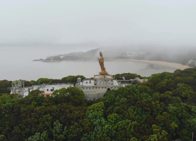 迷雾中光明——航拍普陀山南海观音