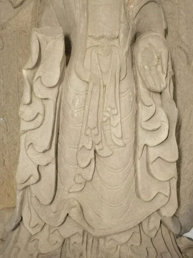 东魏石雕背屏式佛立像