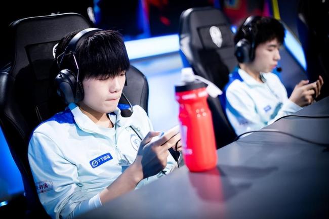 中国电竞职业化未来可期，新华网对话趣丸科技电竞从业者