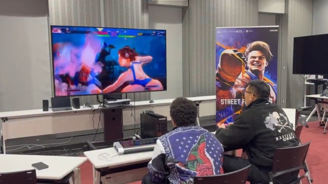 馋哭粉丝 歌手威肯现身卡普空总部提前玩到《生化危机9》