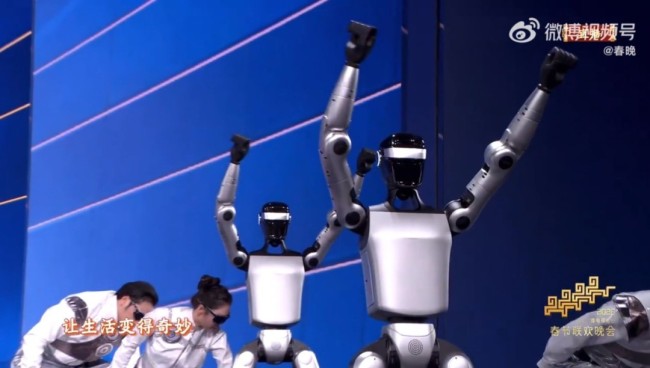 机器人全面入侵春晚 网友：这才一年进步这么大