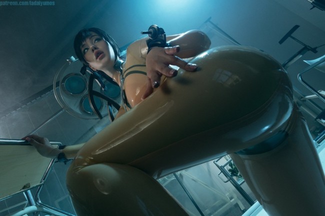 俄罗斯模特cos《剑星》伊芙 性感姿势完美身材！