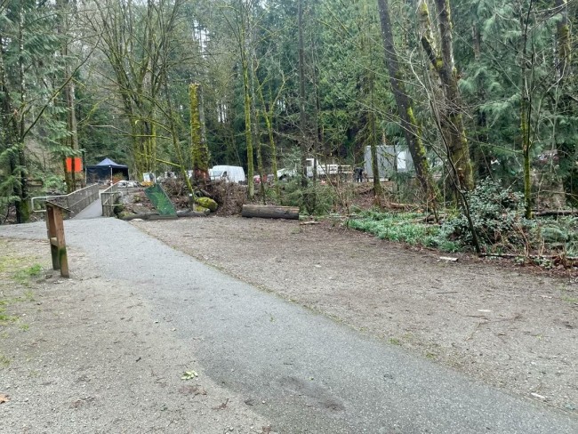 《最后的生还者》第三季片场照曝光:Lev光头造型亮相