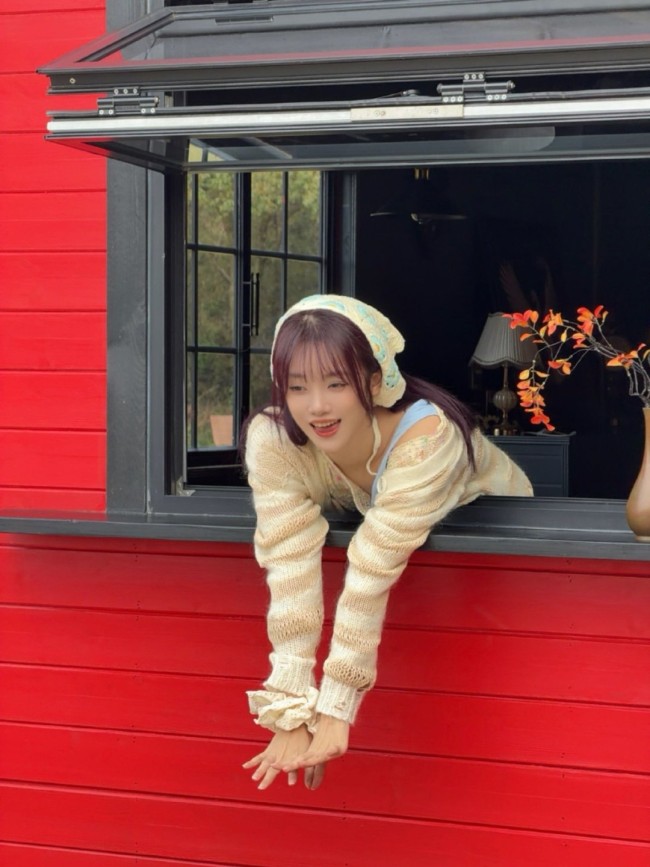 LPL女主持小钰晒春游照：分手阴霾退散 心情大好！