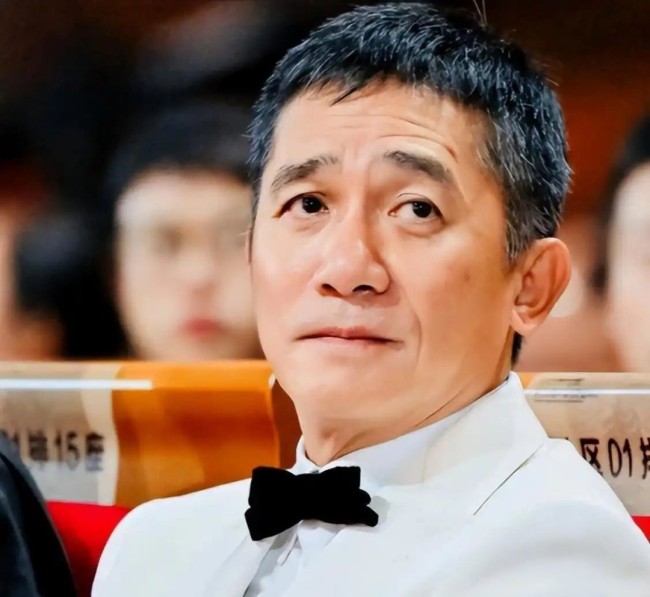 梁朝伟64岁了依然社恐!一人看电影买六个位子