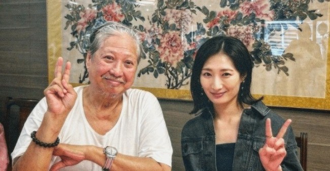 74岁功夫巨星洪金宝坐轮椅近照 依旧气场强大