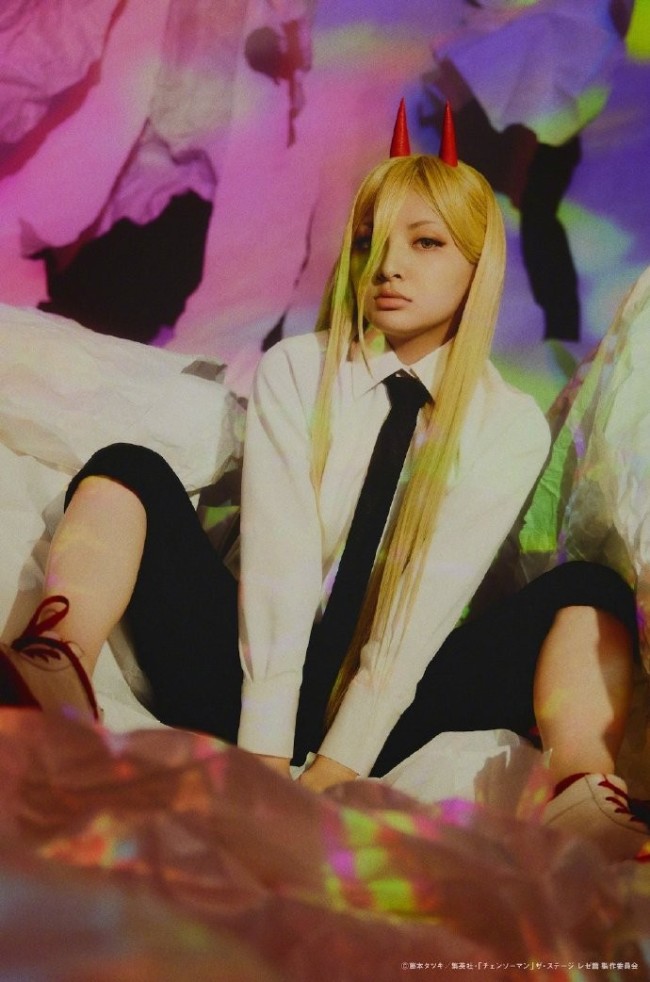 《电锯人：蕾塞篇》舞台剧超还原视觉图公开！平野绫饰演玛奇玛