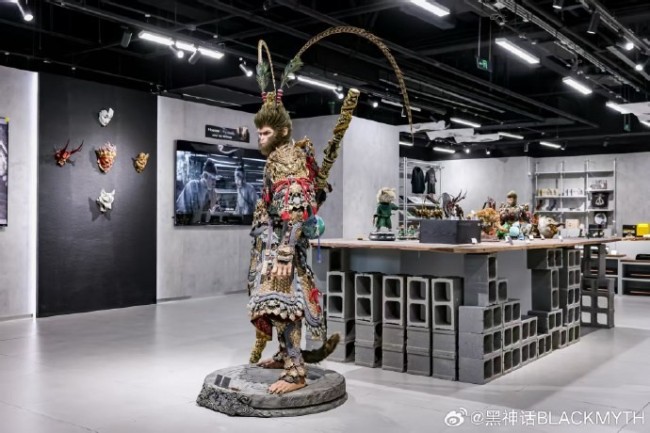 《黑神话》五一开启快闪活动 1：1天命人雕像太帅了！