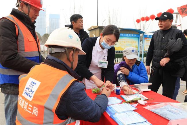 迎新春送春联，中建三局南京康盛路学校项目为工友送温暖