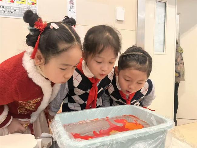 小学师生走进儿童医院，用公益演出传递温暖 图2