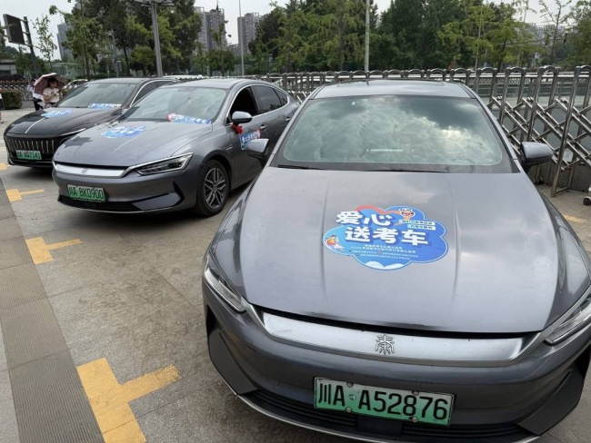 300辆车准备就绪！成都出租车、网约车“爱心送考”行动开始了