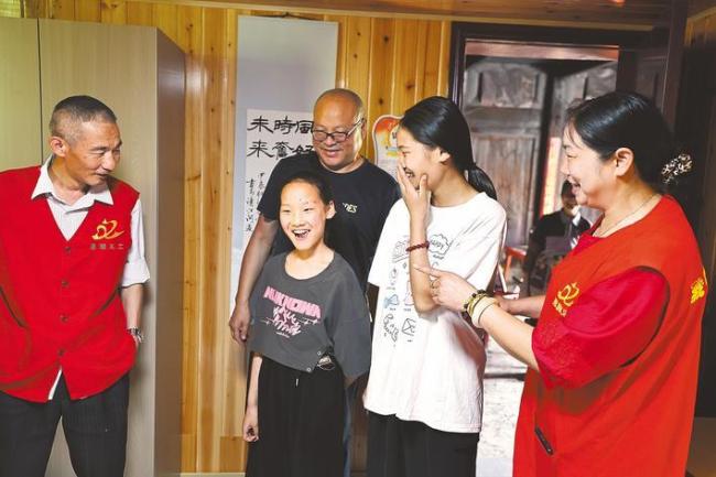 “梦想小屋”点亮大山微光 64个家庭的孩子住上舒心房
