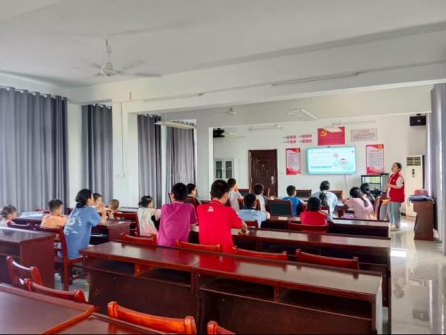 返乡大学生助力，江夏山坡光明村举行暑期公益课堂活动