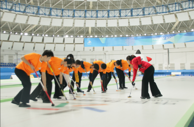 冰雪π队，益路同行-助力哈工大学子实现冰壶梦想