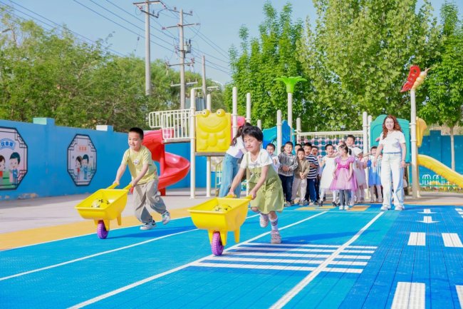 小球童圆梦“苏超”背后，美团乡村儿童操场已累计建成超4000座