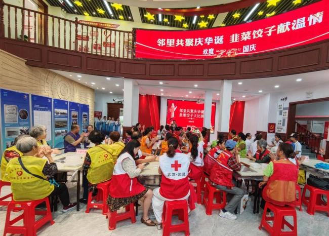 “公益菜园”丰收了,居民办包饺子大赛温暖邻里心