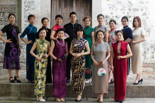 “美在杭州，助力银龄”公益外拍活动在湖滨街道温情启幕