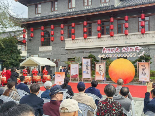 智慧助老暖重阳，这场公益服务把关怀送到银龄身边