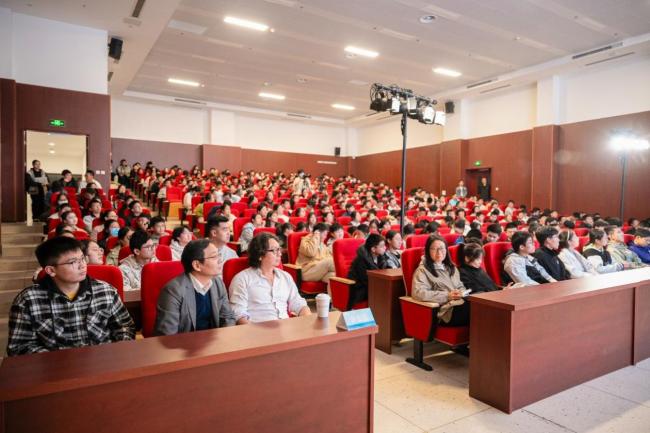 从一堂课到育人生态:俞浩基金会“灯塔课堂”探索高中教育协同新路径