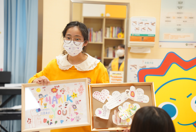 “这世界不停开花,我想放进你心里一朵!”