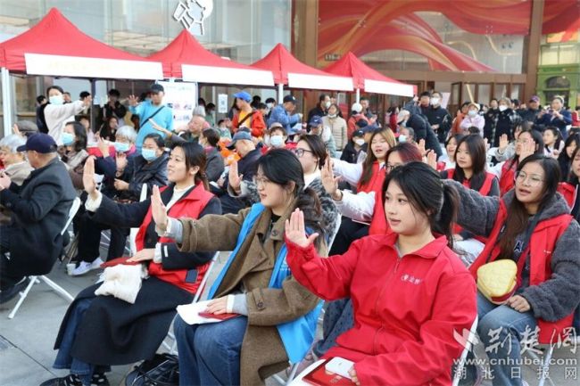 指尖“绘彩虹”，洪山助残市集开张啦