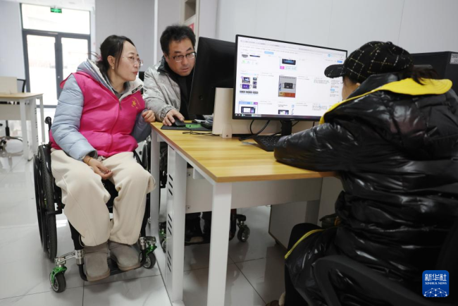 甘肃首批残疾人AI训练师持证就业