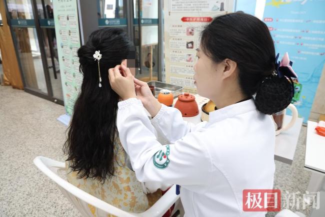 “巾帼”义诊暖意浓，多科专家“组团”护佑女性健康