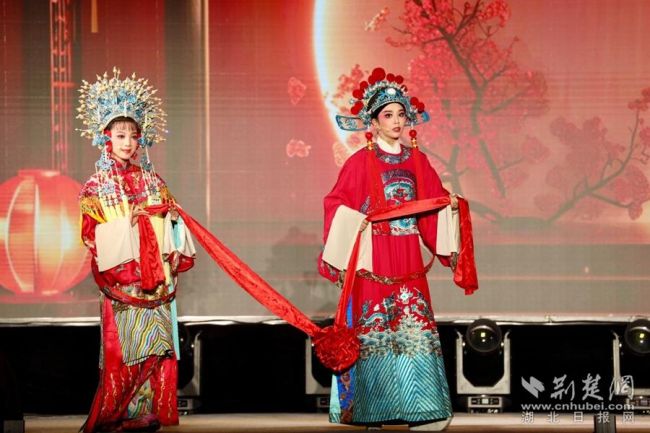 湖北省青年戏剧演艺人才惠民展演在黄梅公益上演