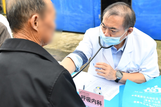 湖北航天医院开展“送健康下乡”惠民义诊