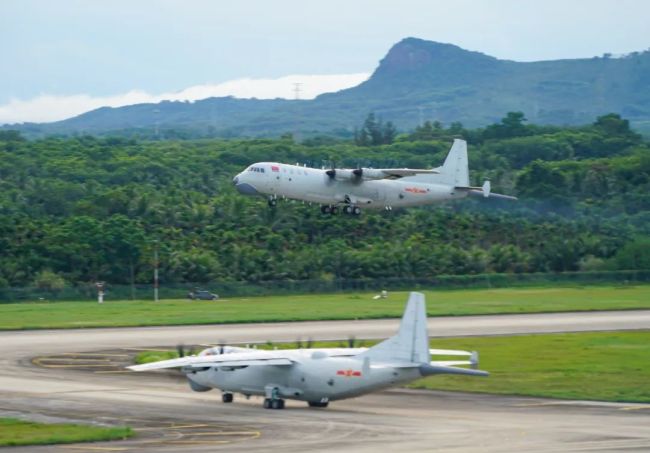 星夜兼程！海军航空兵某团开展长航时不间断搜攻潜训练