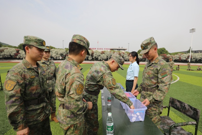 现场抽取比武科目及出场顺序