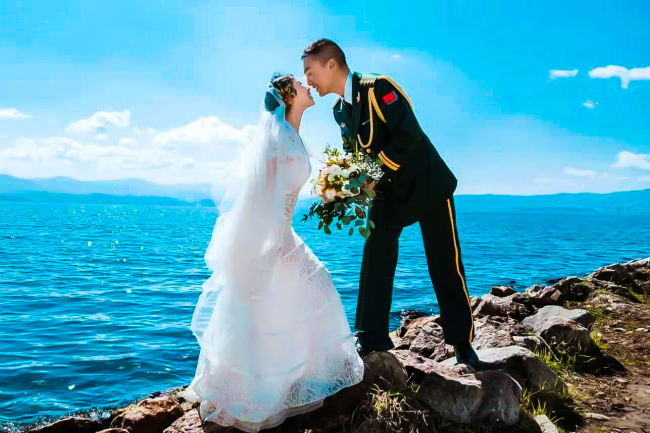 他叫周思源,是武警贵州总队机动支队某中队政治指导员,2016年还是特勤