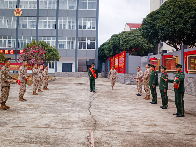 再见!老兵——武警台州支队40余名退伍老兵告别军旗与战友 踏上返乡归途