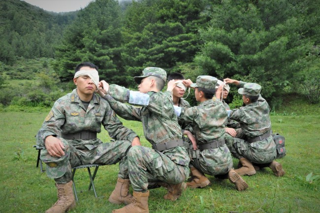 炎炎夏日，西藏高原热血铸剑，战士们锤炼新时代卫勤救护之锋