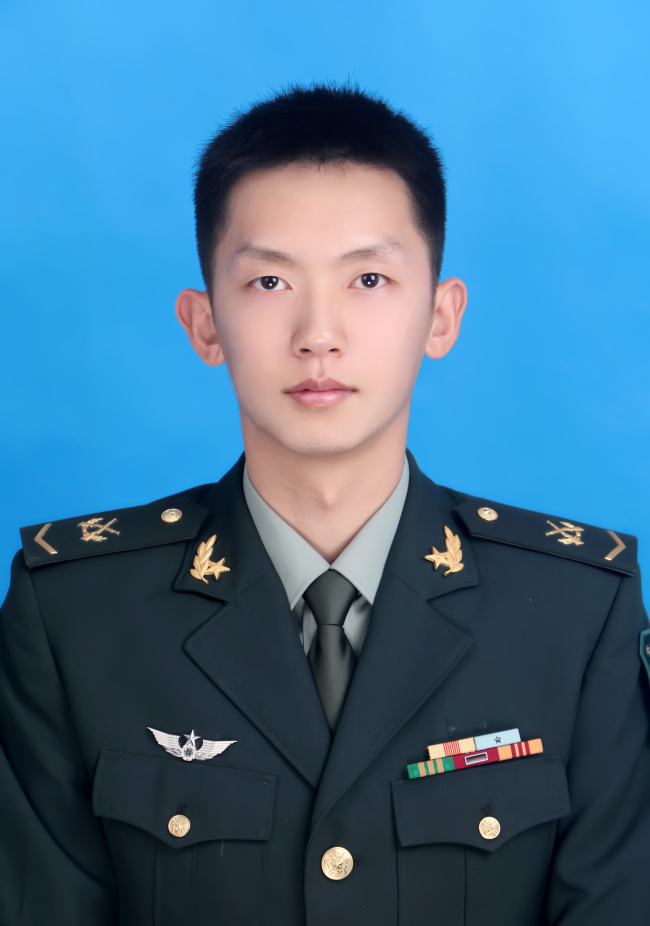 四年,他从列兵到二级上士