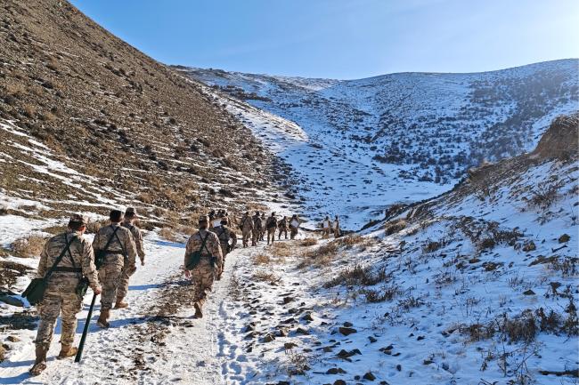 奔赴天山深处，他们在复杂生疏地域进行现地教学