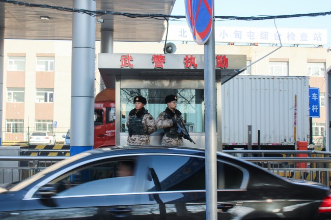 春运首日，北京环京检查站武警官兵严阵以待