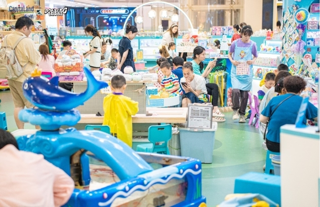 华中最大裸眼3D屏幕亮相凯德1818，商场持续焕新引领消费升级