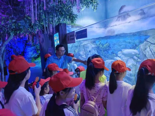 富德生命人寿荆州中支积极开展“小海豚计划”暑期研学活动