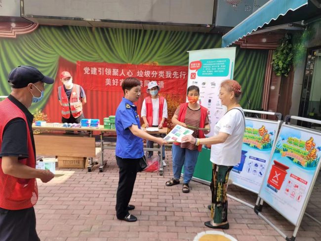 江汉区新华街道开展垃圾分类专项宣传活动