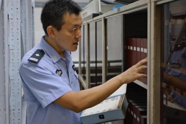 何成鹏：当好“鉴”证者  手握“侦”功夫