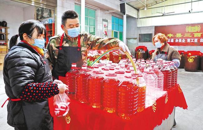 拐枣、刺梨、蜜蜂、蒜瓣……皆可入酒  恩施泡酒：“泡”出美好生活愿景