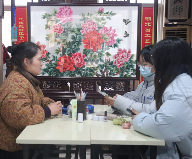 武汉瑰宝千年汉绣，传承创新青年助力