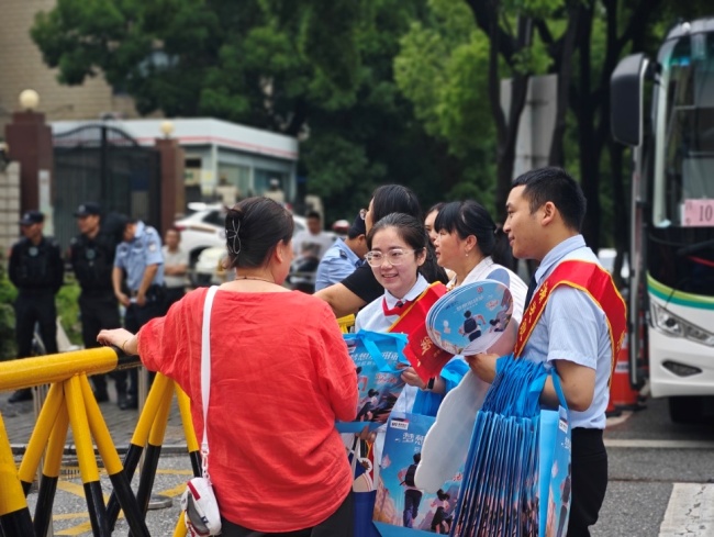 浦发银行武汉分行：助力高考圆梦 普及金融知识万里行
