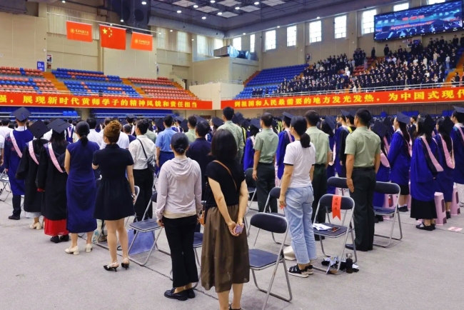黄冈师范学院举行2025届毕业典礼暨学位授予仪式
